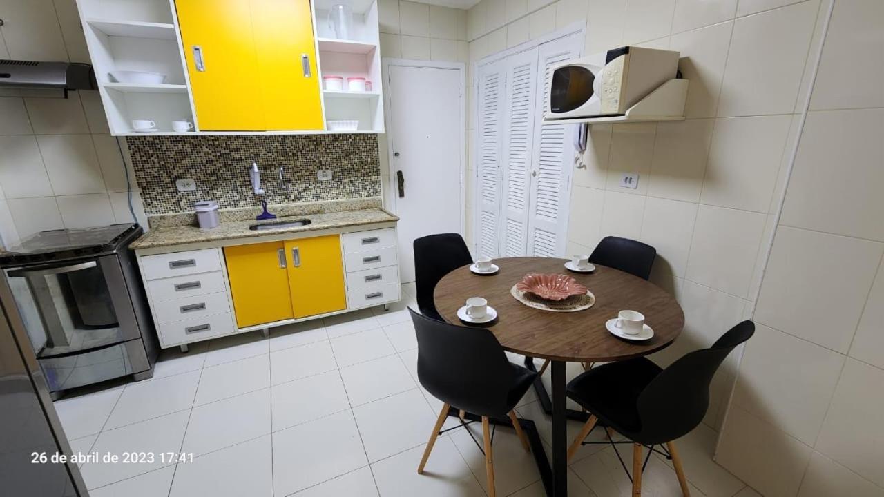 Pe Na Areia Inteiro-4 Quartos 3 Cama Casal ,4 Camas Solteiro-3 Salas Cozinha * Guaruja